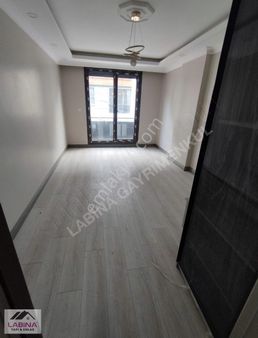 Labina'dan Metronun Dibinde Satılık 3+2 180m² Dubleks