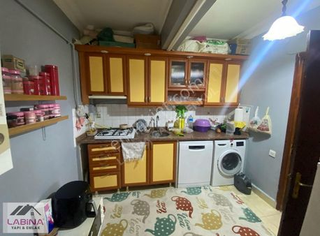 Labina'dan İnönü Mahallesi'nde Caddede Satılık 2+1 90m² Daire