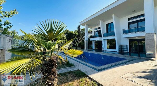 Doğayla İç İçe, Lüks Ve Konforun Buluştuğu Özel Malikhane