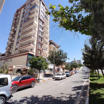 Baraj Emlak Tan Dükkanların Üstü Teraslı Satılık Tekli Daire