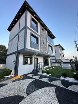 Ata Gayrimenkul,den Merkezde Deniz Manzaralı 5+1 Lüks Villa