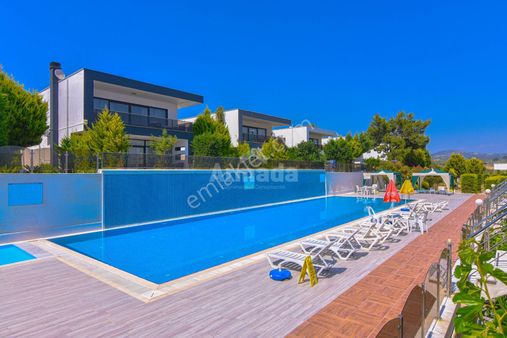 Kuşadası Yavansu Mahallesi'nde Satılık 3+1 Yazlık Ters Dubleks