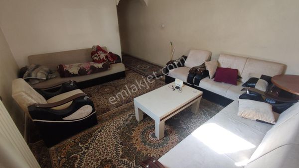 Balıkesir Atatürk Mahallesi Devlet Hastanesine Ve Atatürk Okuluna Yakın Kombili Kısmi Eşyalı