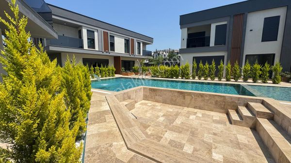 Karaova’da Denize 400 M 3+1 Satılık Villa