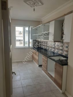 Varlık Mahallesi 100.yıl Bulvarı Yakını Katta 3+1 Ayrı Mutfak Daire