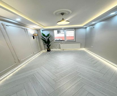 Metrobüsün Dibinde Lüks Yapılı 2+1 110m2 Çok Uygun Satılık Daire