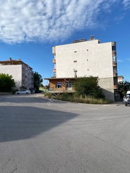 Suluova Orta Mahallesi Cadde Üzeri Satılık Müstakil Ev Ve Arsası