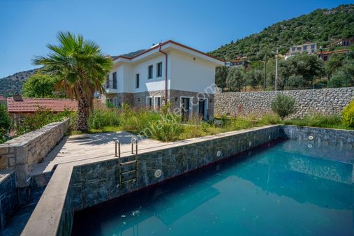 Datça Emecikte 1000m2 Arsa İçinde Deniz Manzaralı,havuzlu Villa
