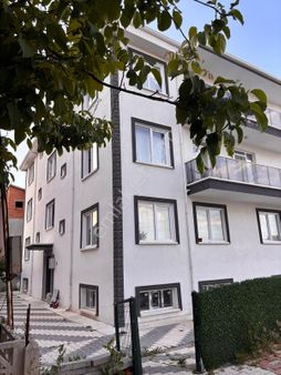 Esentepe Çok Güzel Konumda Geniş 2+1 Daireler