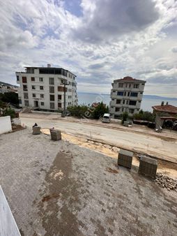 Armutlu'da,deniz Ve Orman Manzaralı Kat Mülkiyetli Sıfır Daire..