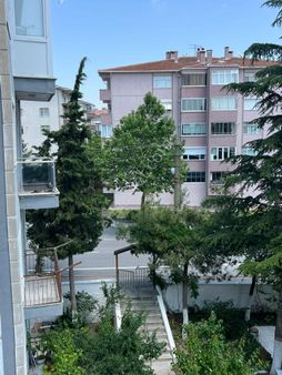 Özsoy Emlak Edirne'den Vali Konağı Arkası Kuş Evlerde Ara Kat Yenilenmiş 3+1 Satılık Daire