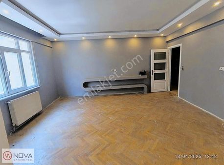 Zeytinburnu Veli Efendi'de 3+1 İçi Yenilenmiş Boş Satılık Daire