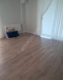 Samsun Atakum Körfez Tramvaya 50 Mt Girişi Ayrı Mutfak Ayrı Olan 2+1 Yüksel Bahçe Katı Satılık Daire