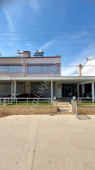 Kuşadası Sahil Sitelerinde Denize 100m Yazlık