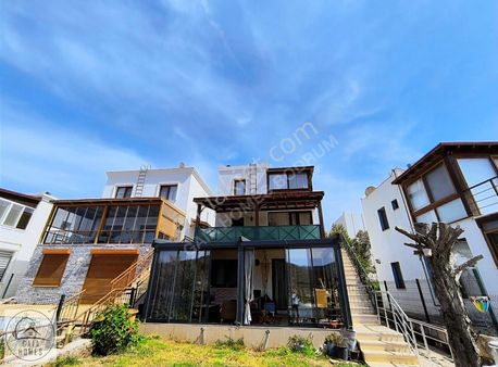 Küçük Akvaryum Koyunda Satılık 4+2 Tripleks Müstakil Villabodrum
