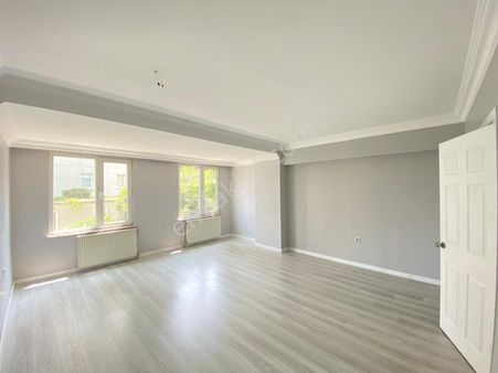 Validesuyu Konutlarının Bitişiğinde 2+1 Satılık Fırsat Daire