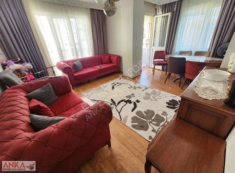 Anka Emlaktan İstiklal'de Metro Okul Park Camiiye Komşu Ara Kat