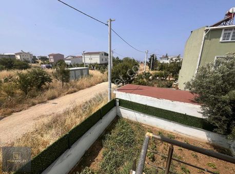 Mia // Köşebaşı Karşısı Park Geniş Baçeli Barbekülü