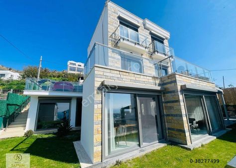 Kadıkalesinde Satılık Deniz Manzaralı Müstakil Havuzlu 6+1 Villa