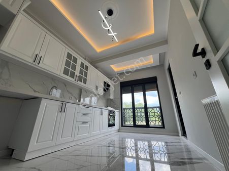 Arya'dan Şık Tasarımlı Altınkumda 2+1 Arakat Ön Cephe Daire