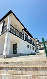 Fevzipaşa Mahallesinde Havuzlu Site İçerisinde Deniz Manzaralı Daire Fiyatına 2+1 Satılık Villa