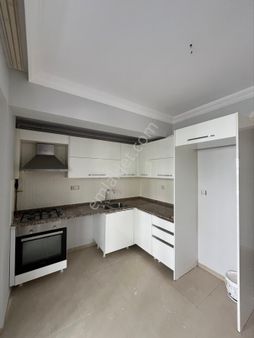 Manisa Yunusemre Merkezefendi Mah. 8 Yıllık Otoparklı 3+1 Zemin