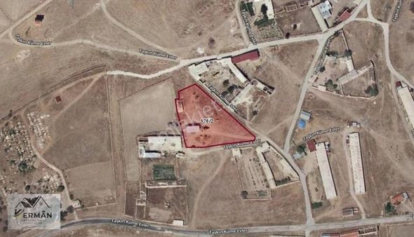 Kerman'dan Bölgenin Favori Köyünde Köy İçi İmarlı 4037 M2 Arsa