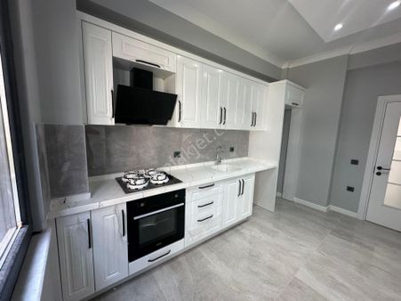 Dora Dan Akçay Merkezde Ayrı Mutfaklı Ön Cephe 2+1 Daire