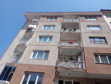 Emirsultan Mahallesinde 3+1 5, Kat Garajlı Isı Yalıtımlı Daire