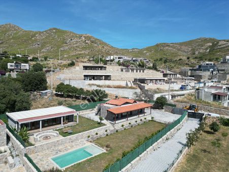 Bodrum Gümüşlük'te 1575 M2 Arsa İçinde Tek Katlı 4+1 Villa