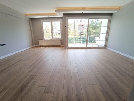 Karşıyaka Aksoy'da Denize Yakın Park Cephe Tadilatlı 3+1 Daire L-25