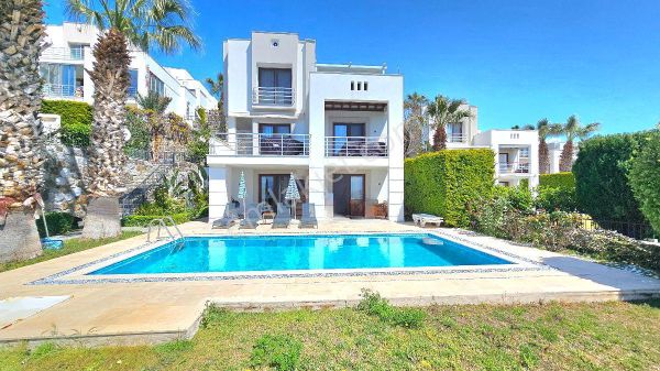 Bodrum Yalıkavak'ta Satılık Özel Plajlı Sitede Özel Havuzlu 3+1 Müstakil Villa