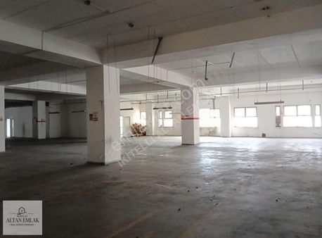 İkitelli Sanayide 1800 M2 H:4,5 M Kiralık İşyeri