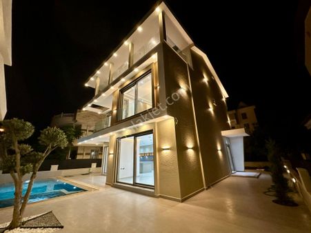 Altınkumda Satılıık 6+1 Tam Müstakil Akıllı Consept Villa