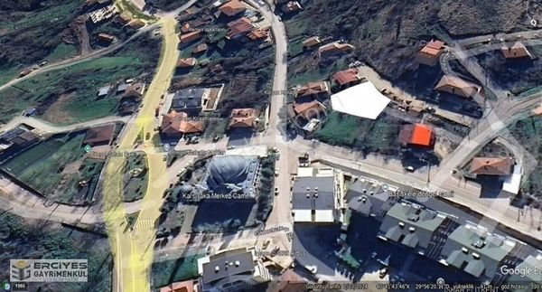 Başiskele Döngel'de Camii Karşısında 660 M2 Satılık İmarlı Arsa