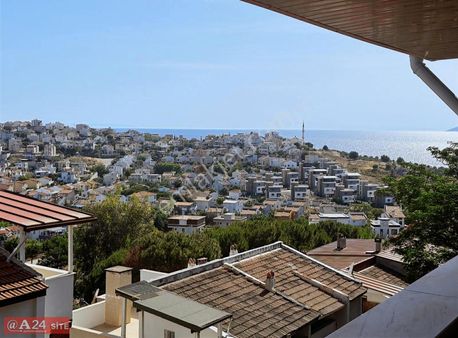 Seferihisarda Satılık Yazlık Deniz Manzaralı Müstakil Bahçeli