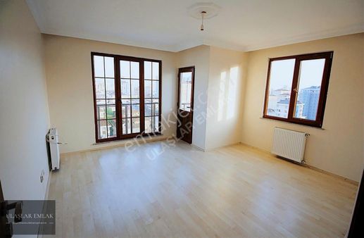 Finans Merkezi Karşısında 2+1 85 M2 Arakat Balkonlu Daire.