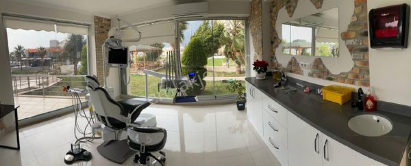 Antalya Konyaaltı Hurma Ana Caddede Devren Kiralık Diş Muayenehanesi Tüm Malzemelerle Birlikte