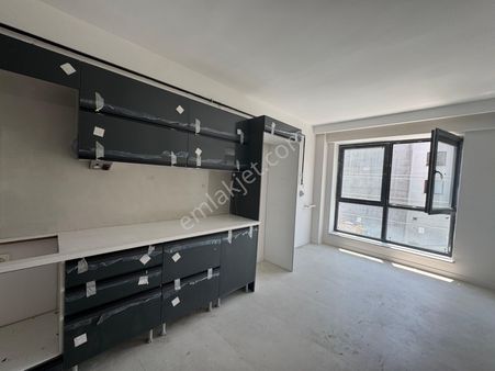 Pi Emlak'tan 3+1 Çamlıca'da Özel Garajlı Arakat Yerden Isıtma Ebeveyn Banyolu