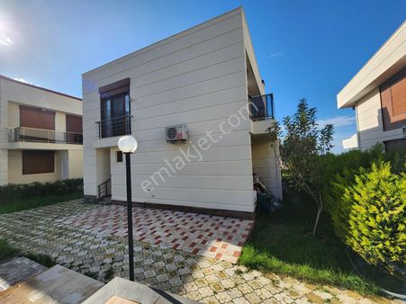 Kuşadası Güzelçamlı Full Deniz Manzaralı Ortak Havuzlu Sitede Müstakil 4+2 Dubleks Villa