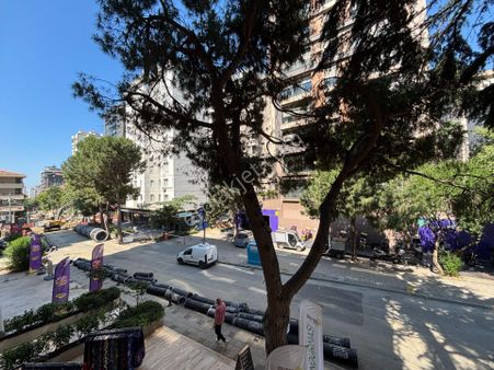 Suadiye Ayşeçavuş Caddesi Üstünde 1.kat 200m2 Kiralık 4+1 İşyeri