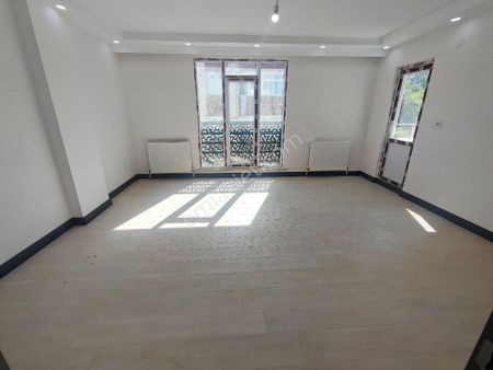 Site İçi Otoparklı Hamamlı Spor Salonlu Lüks Yapım 2+1 Daire