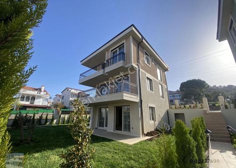 Balıkesir Ayvalık Cunda Da Satılık Denize Yakın Tripleks Villa