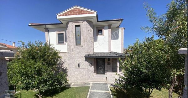 Balıkesir Ayvalık Cunda Da Satılık Muhtesem Villa.yüzme Havuzlu