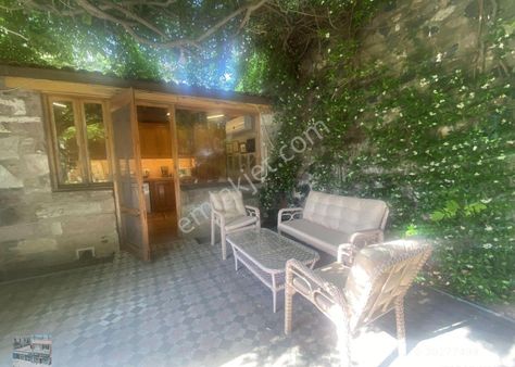 Balıkesir Ayvalık Cunda Da Satılık Mukemmel Taş Ev.geniş Bahceli