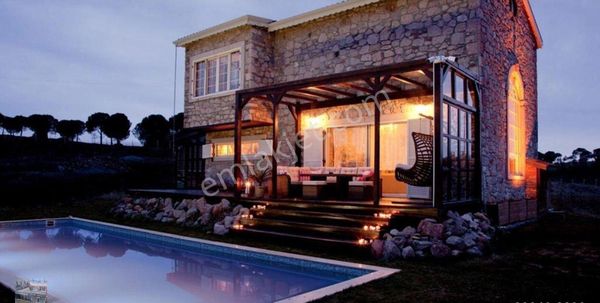 Balıkesir Ayvalık Ta Satılık Ciftlik Evi.arazimiz 28.000 Metre Karedir