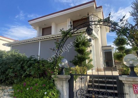 Balıkesir Ayvalık Ta Satılık Mustakil Villa.denize 90 Metre Mesafededir
