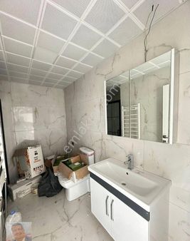 Van İpekyolu Cumhuriyet Mahallesi 'nde İlhami Çakırtaş Emlak A.ş'den Merkezde Yeni Yapı 3+1