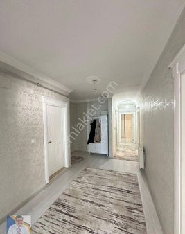 İki Nisan Caddesinde Site İçi 3+1 Satılık Daire