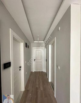 Van İpekyolu Şerefiye Mahallesinden İlhami Çakırtaş Emlak A.ş.'den Merkezi Konumda Satılık 2+1 Daire